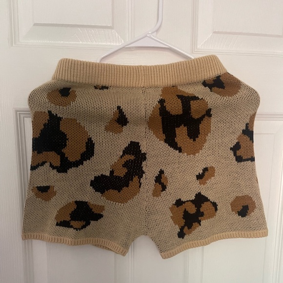 Set sweater and short cheetah print - Picture 3 of 4